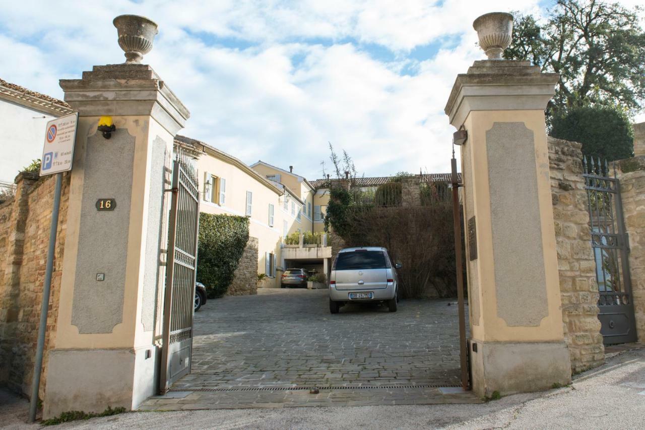 "Nido Del Falco" Palazzo Ricotti Camerano Exterior foto